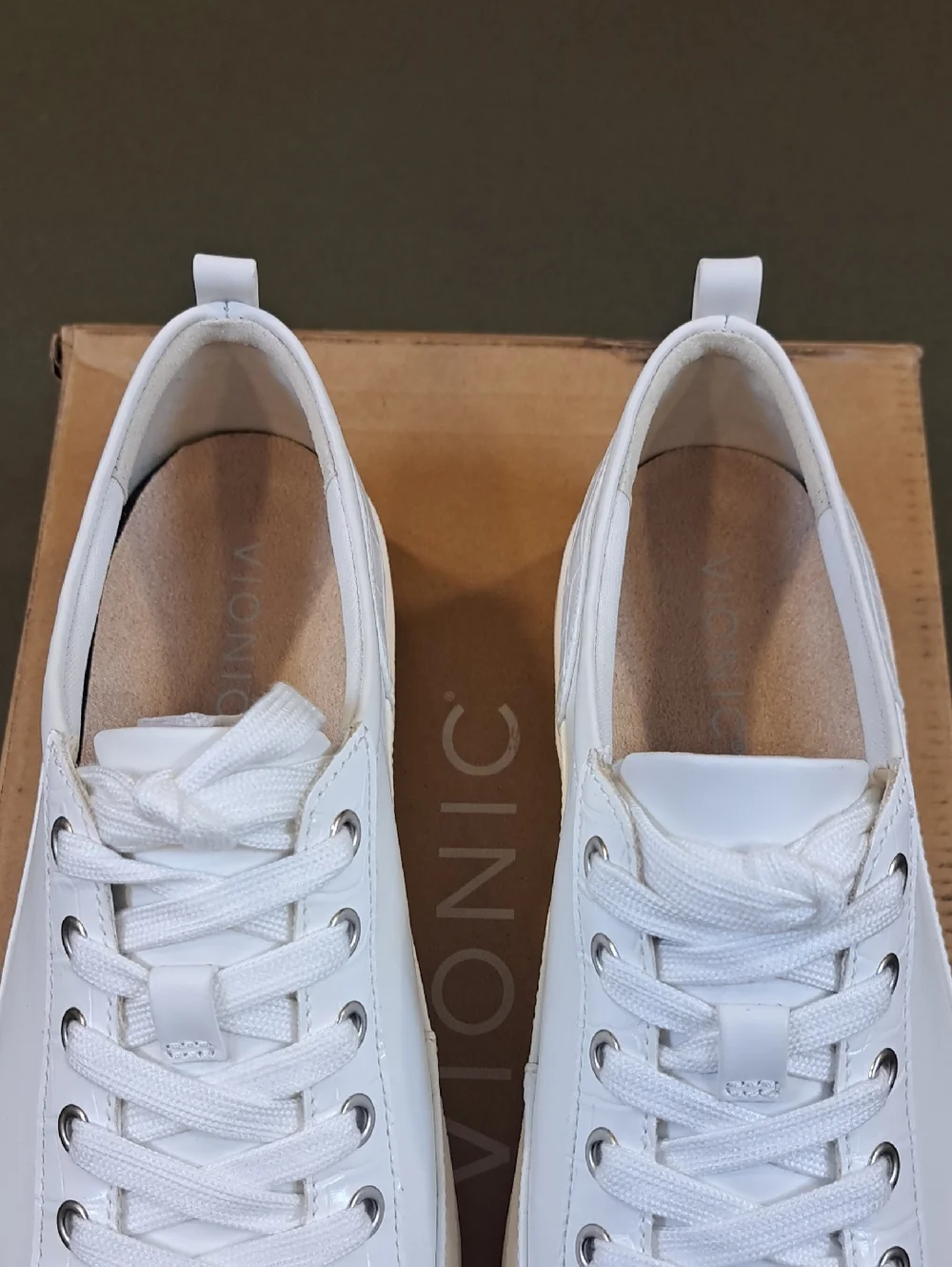 Vionic Winny Sneakers - Color: White - Size: Women 9 - Picture 5 of 11